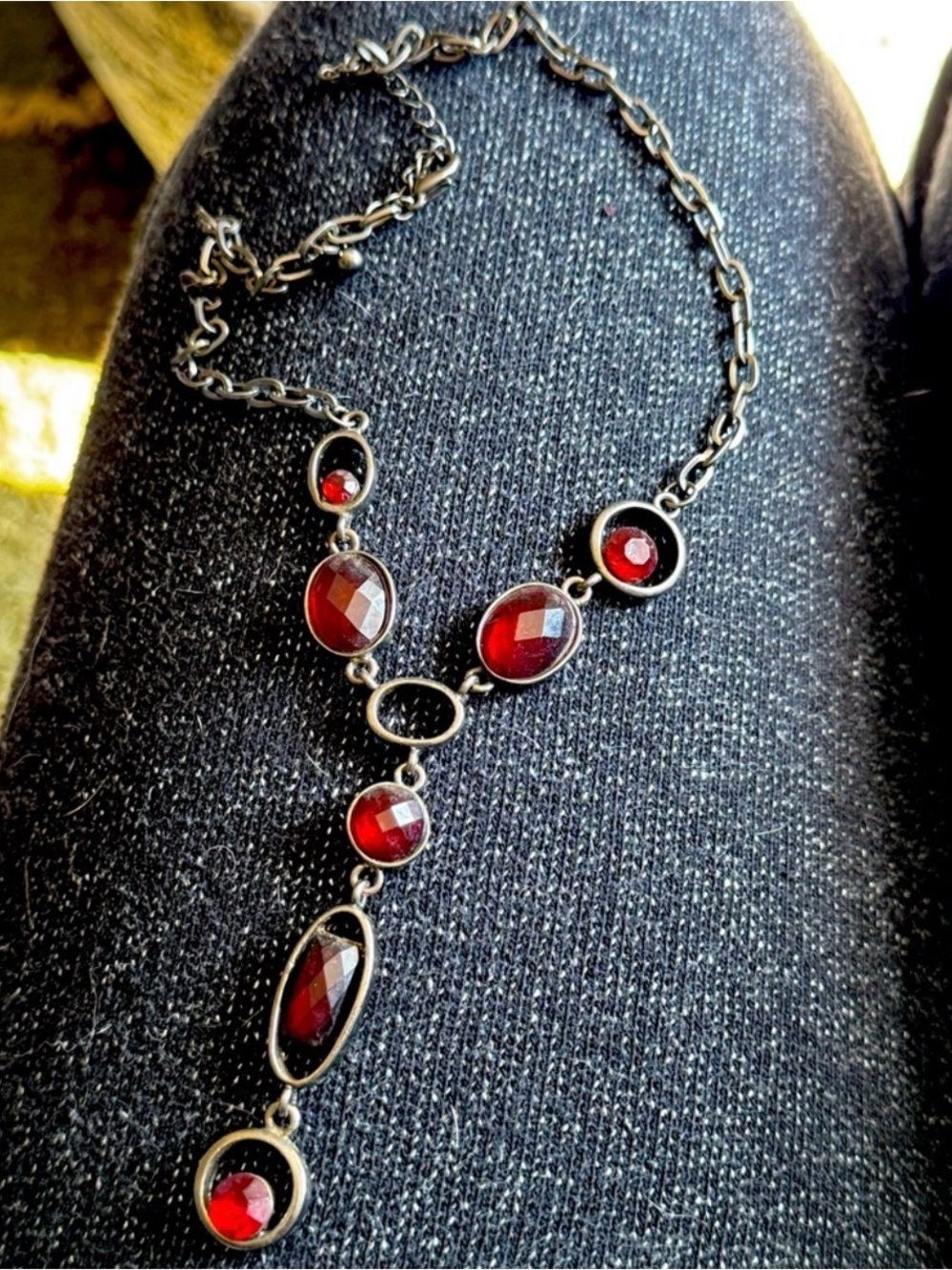 Y-shaped drop necklace